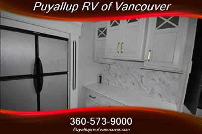 2022 KEYSTONE RV ASTORIA PLATINUM 3173R2P   - Photo 16 - Vancouver, WA 98682-4901