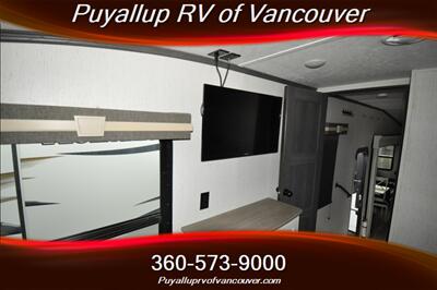 2022 KEYSTONE RV ASTORIA PLATINUM 3173R2P   - Photo 20 - Vancouver, WA 98682-4901
