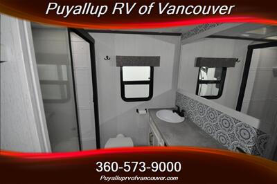 2022 KEYSTONE RV ASTORIA PLATINUM 3173R2P   - Photo 21 - Vancouver, WA 98682-4901