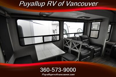 2022 KEYSTONE RV ASTORIA PLATINUM 3173R2P   - Photo 9 - Vancouver, WA 98682-4901