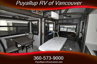 2019 KEYSTONE RV MONTANA 3560RL   - Photo 7 - Vancouver, WA 98682-4901