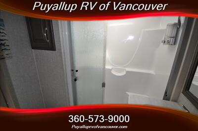 2019 KEYSTONE RV MONTANA 3560RL   - Photo 25 - Vancouver, WA 98682-4901