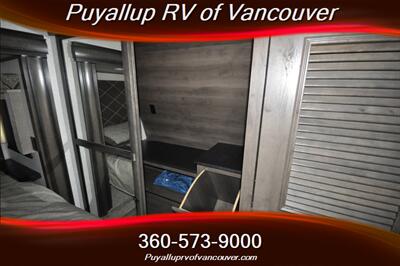 2019 KEYSTONE RV MONTANA 3560RL   - Photo 22 - Vancouver, WA 98682-4901