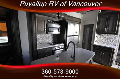 2019 KEYSTONE RV MONTANA 3560RL   - Photo 12 - Vancouver, WA 98682-4901