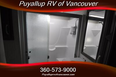 2019 KEYSTONE RV MONTANA 3560RL   - Photo 24 - Vancouver, WA 98682-4901