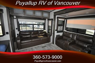 2019 KEYSTONE RV MONTANA 3560RL   - Photo 11 - Vancouver, WA 98682-4901