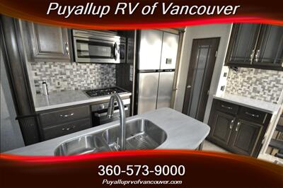 2019 KEYSTONE RV MONTANA 3560RL   - Photo 14 - Vancouver, WA 98682-4901