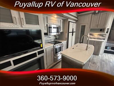 2020 KEYSTONE RV MONTANA HIGH COUNTRY 334/335BH   - Photo 9 - Vancouver, WA 98682-4901