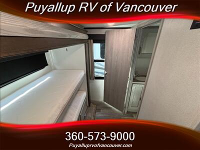 2020 KEYSTONE RV MONTANA HIGH COUNTRY 334/335BH   - Photo 10 - Vancouver, WA 98682-4901