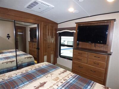 2016 JAYCO NORTHPOINT R387RDFS   - Photo 13 - Vancouver, WA 98682-4901