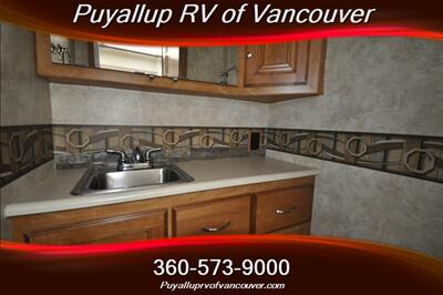 2011 WINNEBAGO VISTA 30W MOTIR HOME CLASS A   - Photo 15 - Vancouver, WA 98682-4901