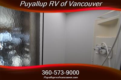 2011 WINNEBAGO VISTA 30W MOTIR HOME CLASS A   - Photo 16 - Vancouver, WA 98682-4901