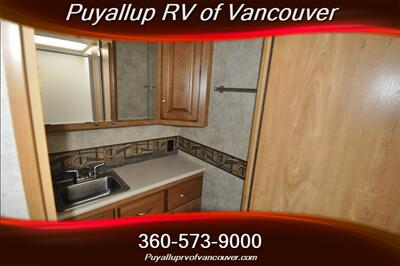 2011 WINNEBAGO VISTA 30W MOTIR HOME CLASS A   - Photo 14 - Vancouver, WA 98682-4901