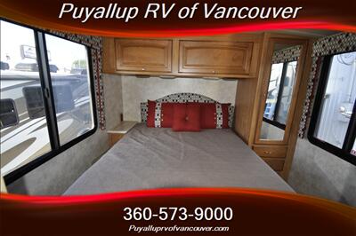 2011 WINNEBAGO VISTA 30W MOTIR HOME CLASS A   - Photo 12 - Vancouver, WA 98682-4901