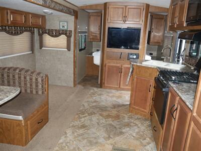 2015 Outdoors RV Creekside 27BHS   - Photo 8 - Puyallup, WA 98373