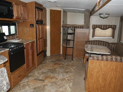 2015 Outdoors RV Creekside 27BHS   - Photo 9 - Puyallup, WA 98373