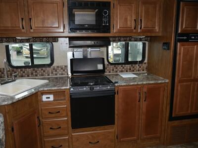 2015 Outdoors RV Creekside 27BHS   - Photo 4 - Puyallup, WA 98373