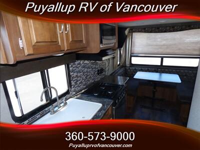 2017 KEYSTONE RV SPRINGDALE 202QBWE   - Photo 10 - Vancouver, WA 98682-4901