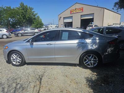 2013 Ford Fusion SE   - Photo 2 - Central Point, OR 97502