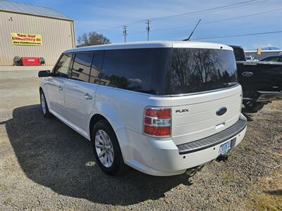 2009 Ford Flex SEL   - Photo 2 - Central Point, OR 97502