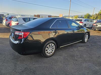 2014 Toyota Camry LE   - Photo 2 - Central Point, OR 97502