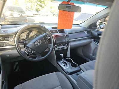 2014 Toyota Camry LE   - Photo 5 - Central Point, OR 97502