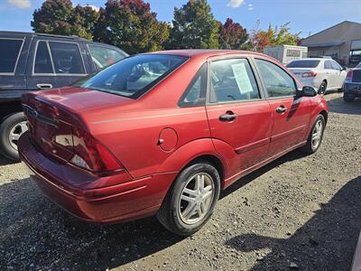 2002 Ford Focus SE   - Photo 3 - Central Point, OR 97502