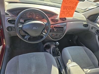 2002 Ford Focus SE   - Photo 6 - Central Point, OR 97502