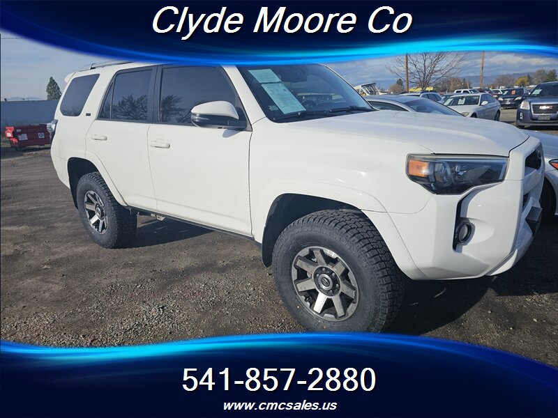 2017 Toyota 4Runner SR5   - Photo 1 - Central Point, OR 97502