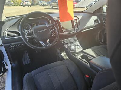 2015 Chrysler 200 Limited   - Photo 5 - Central Point, OR 97502