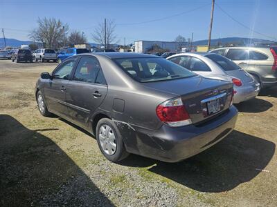 2005 Toyota Camry LE   - Photo 2 - Central Point, OR 97502