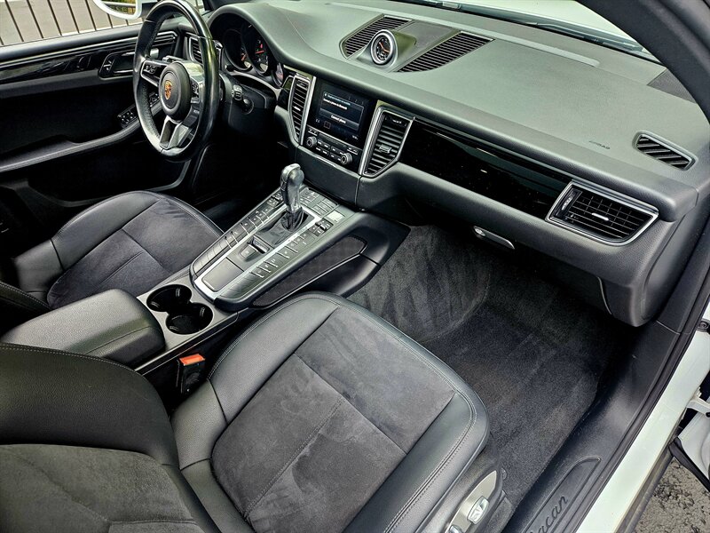 2017 Porsche Macan   - Photo 14 - Hillsboro, OR 97124