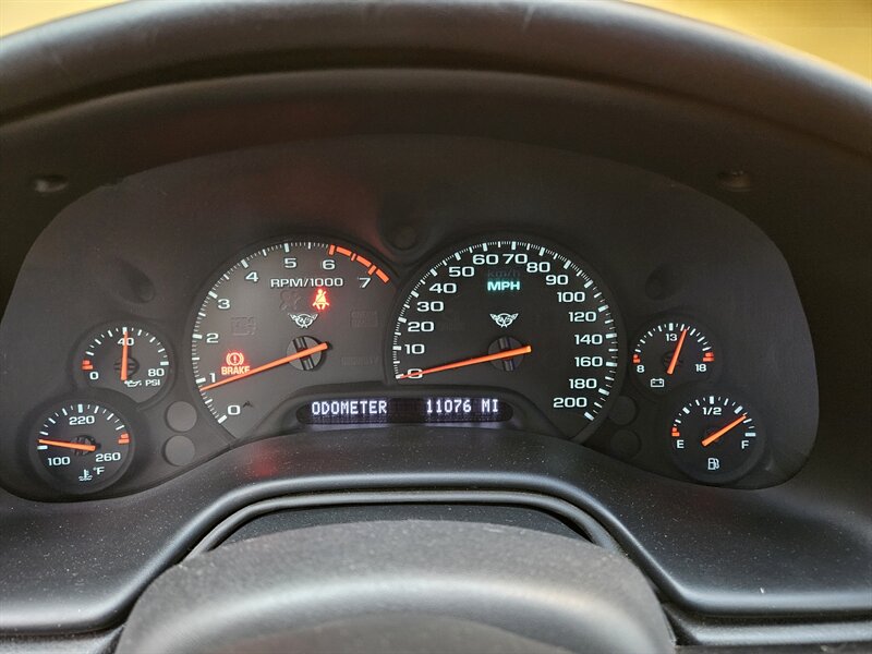 2001 Chevrolet Corvette   - Photo 21 - Hillsboro, OR 97124