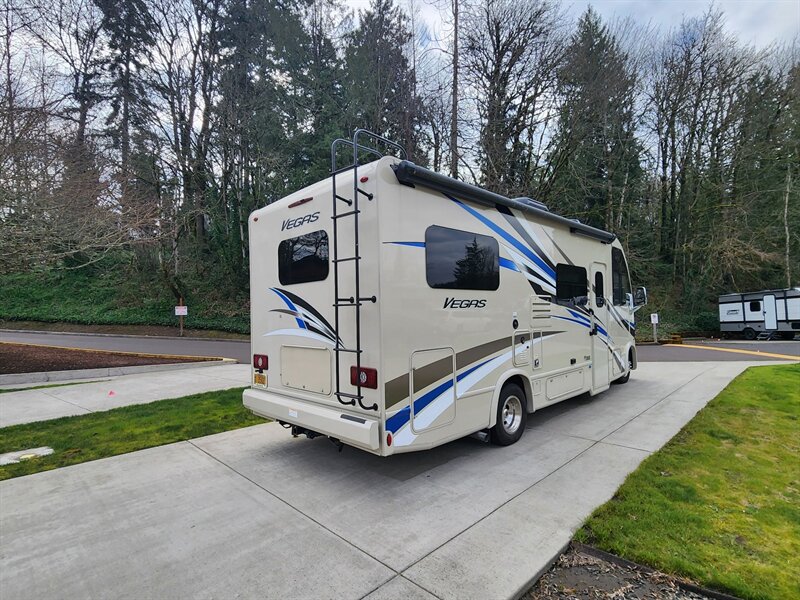 2021 Thor Vegas E-350 SD   - Photo 3 - Hillsboro, OR 97124