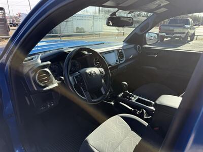 2017 Toyota Tacoma TRD Sport   - Photo 13 - Nocona, TX 76255