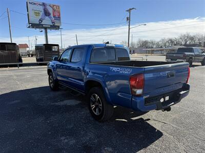 2017 Toyota Tacoma TRD Sport   - Photo 5 - Nocona, TX 76255