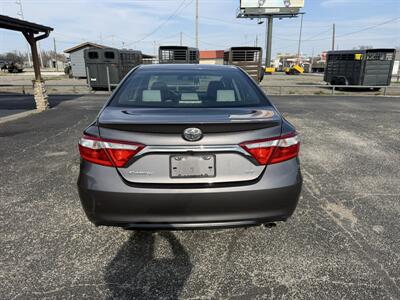 2015 Toyota Camry SE   - Photo 4 - Nocona, TX 76255