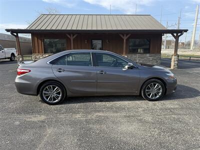 2015 Toyota Camry SE   - Photo 2 - Nocona, TX 76255
