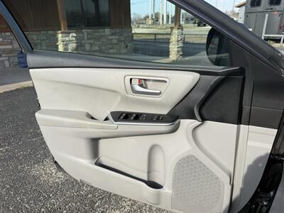 2015 Toyota Camry SE   - Photo 17 - Nocona, TX 76255