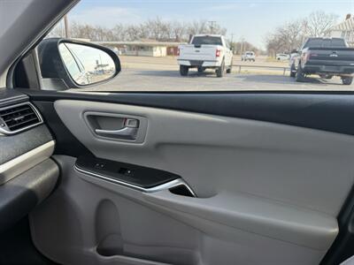 2015 Toyota Camry SE   - Photo 14 - Nocona, TX 76255