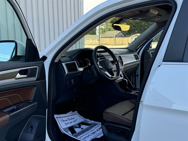 2021 Volkswagen Atlas 3.6L V6 SE w/Technology   - Photo 2 - Martin, TN 38237