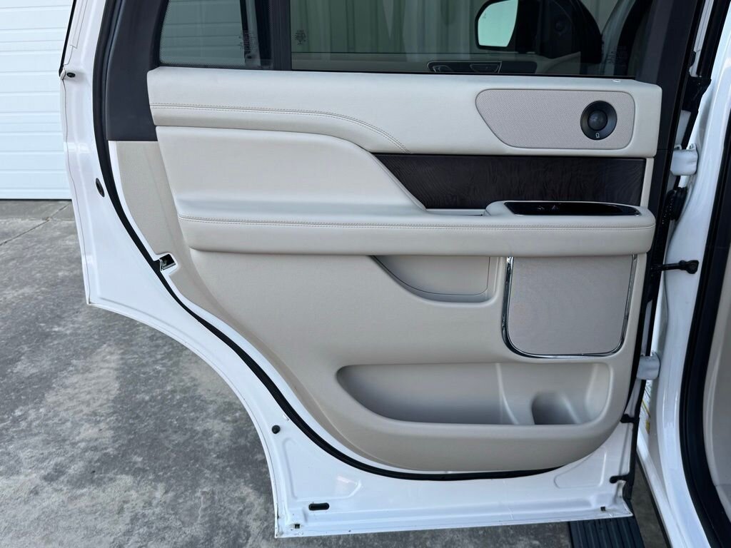 2018 Lincoln Navigator Reserve - Photo 38 - Martin, TN 38237