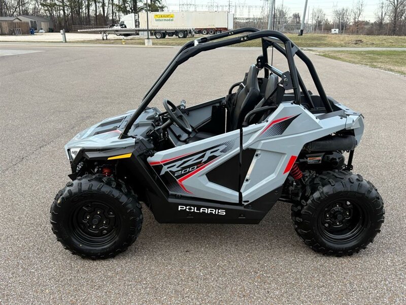 2024 Polaris RZR 200 200 - Photo 2 - Martin, TN 38237
