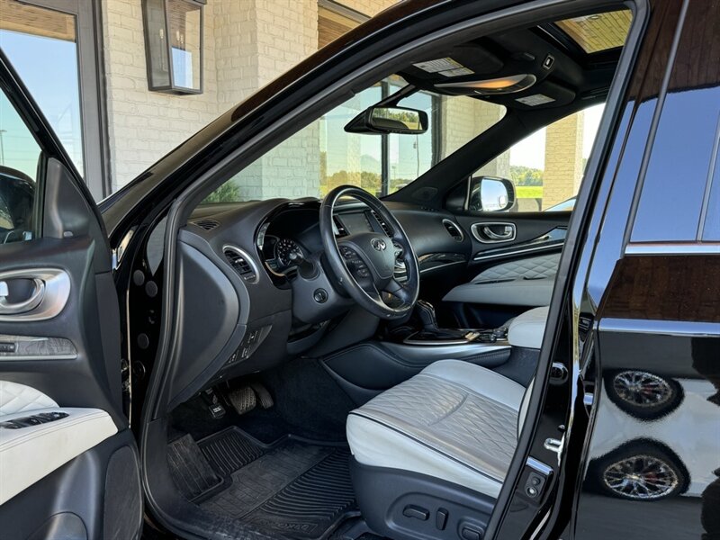 2019 INFINITI QX60 LUXE   - Photo 2 - Martin, TN 38237