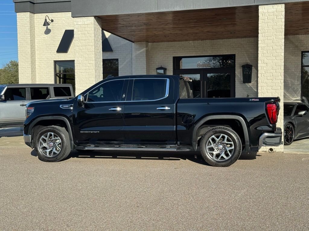 2023 GMC Sierra 1500 SLT   - Photo 8 - Martin, TN 38237