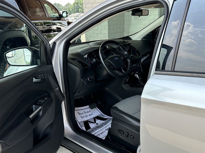2019 Ford Escape SE   - Photo 2 - Martin, TN 38237