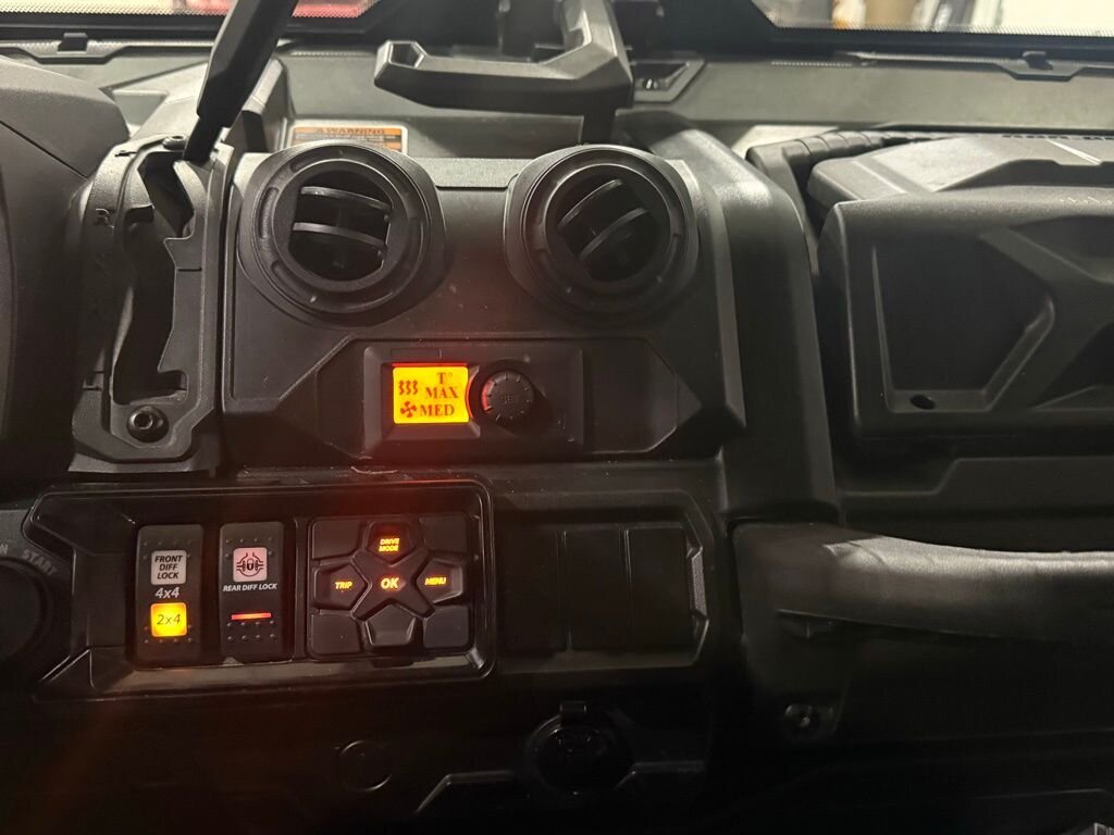 2024 Can-Am Defender MAX LIMITED - Photo 15 - Martin, TN 38237