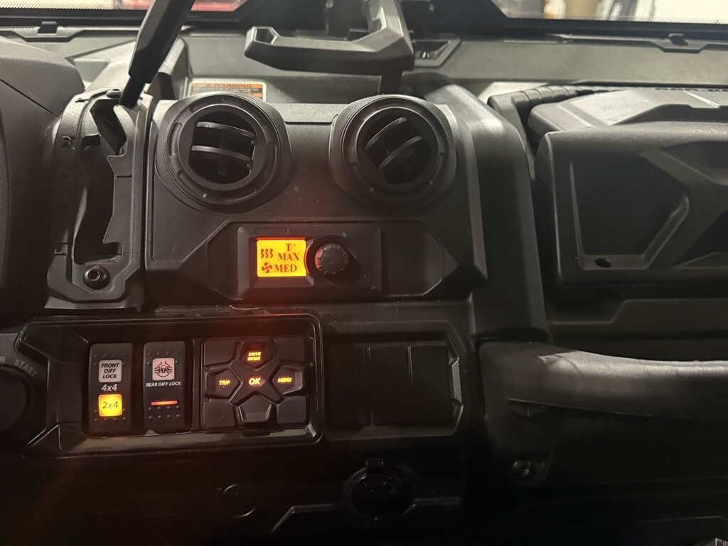 2024 Can-Am Defender MAX LIMITED - Photo 31 - Martin, TN 38237