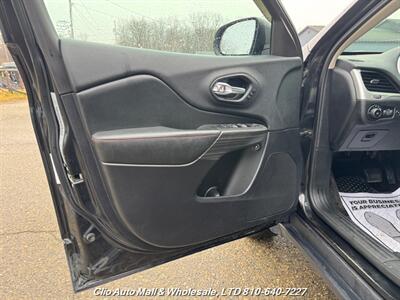 2016 Jeep Cherokee Trailhawk   - Photo 9 - Clio, MI 48420