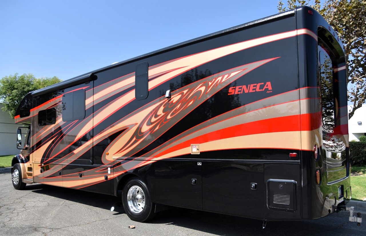 2018 Jayco Seneca 37FS   - Photo 12 - Orange, CA 92867